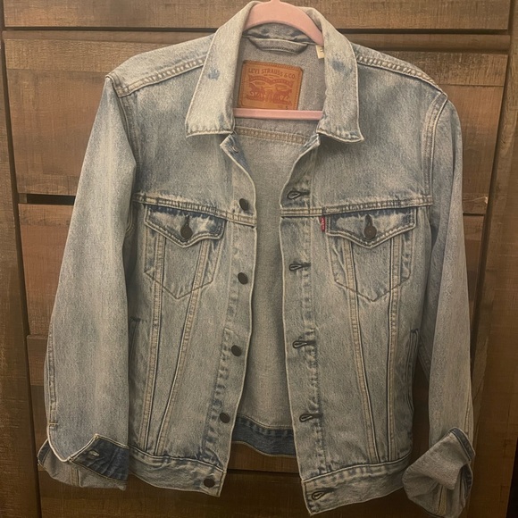Ladies Levi’s light wash denim jacket - Picture 1 of 3